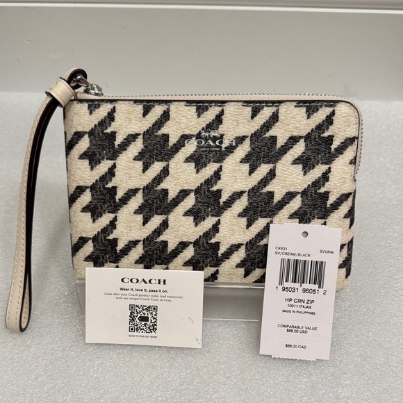 Coach Handbags - Coach Black and Cream Houndstooth corner zip Wristlet wallet